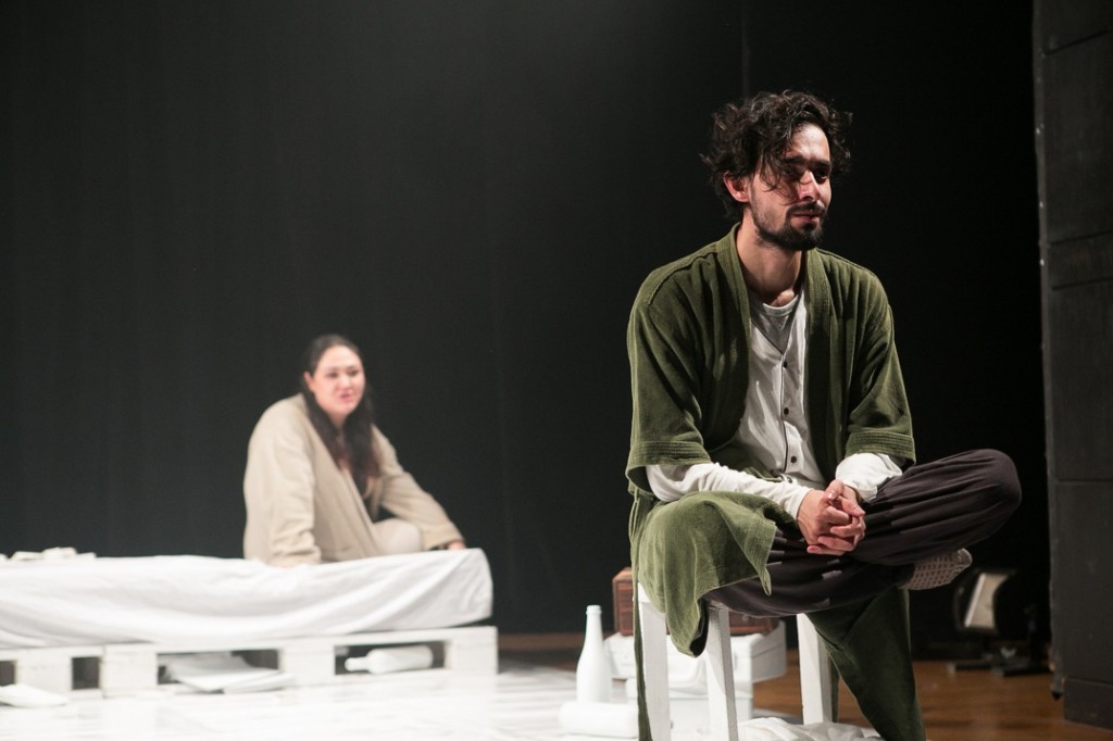 Cena de Limbo, peça dirigida por Alexandre França - Foto: Lina Sumizono
