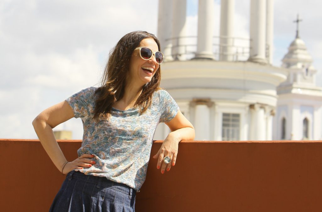 Yara de Novaes, atriz da peça Contrações - Foto: Daniel Isolani/Clix