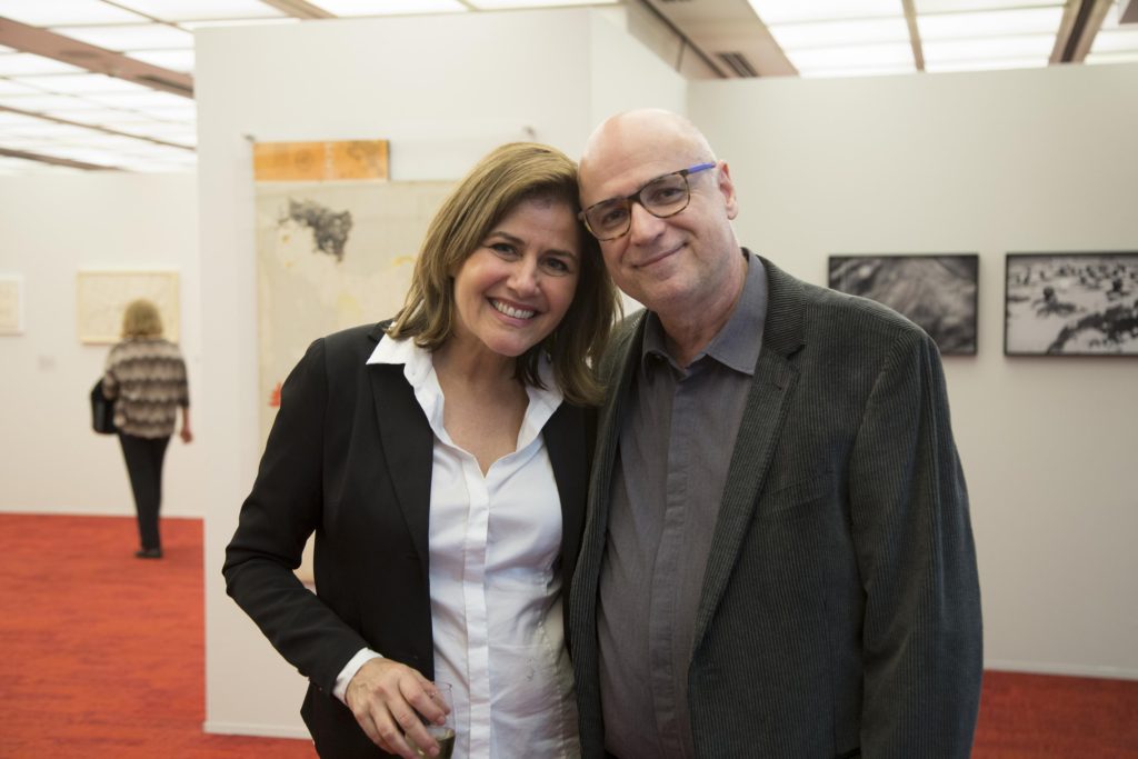 Cristina Barroso e Agnaldo Farias, curador da mostra - Foto: Renato Suzuki/Divulgação
