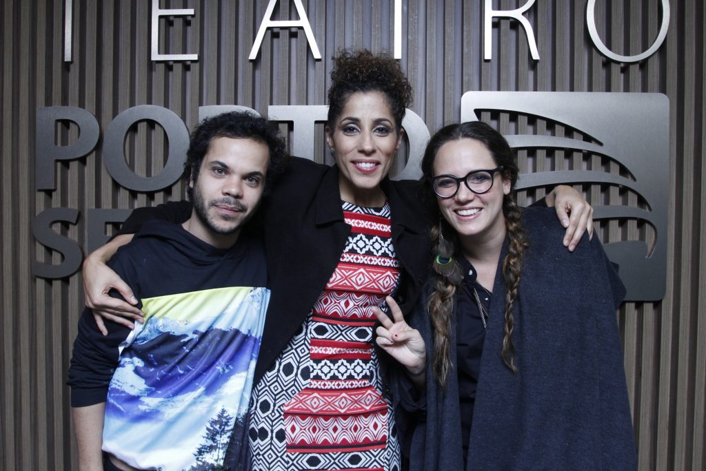 Marcia Castro, um amigo e a cantora Tiê - Foto: Paduardo/Phábrica de Imagens/Divulgação