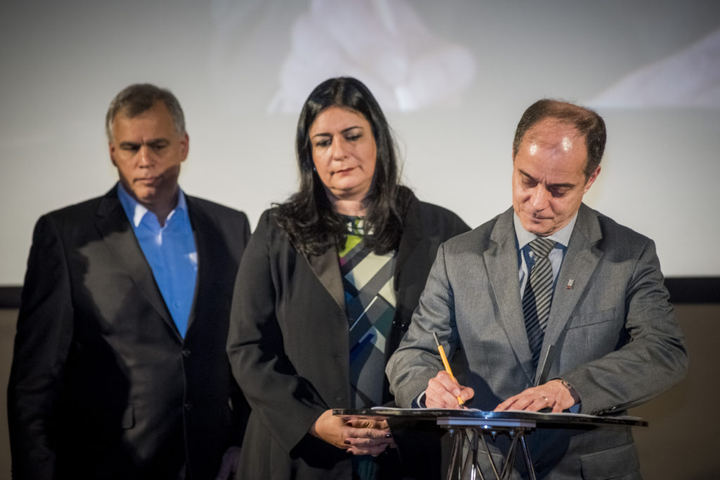 Quintino Vargas, Raquel Hallak e Marcone Freitas, reitor da UFOP - Foto: Jackson Romanelli/Universo Produção