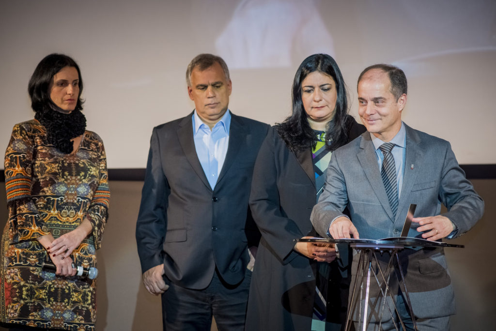 Fernanda Hallak, Quintino Vargas, Raquel Hallak, da Universo Produção, e o reitor da UFOP - Foto: Jackson Romanelli/Universo Producao