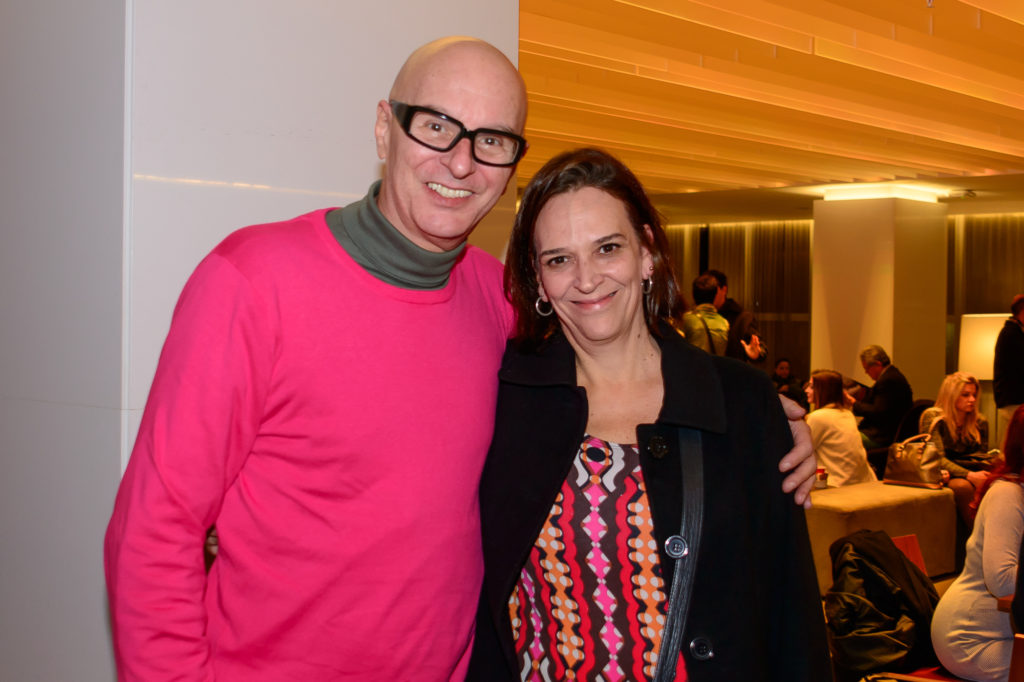 Atilio Bari e amiga - Foto: André Stefano/Divulgação
