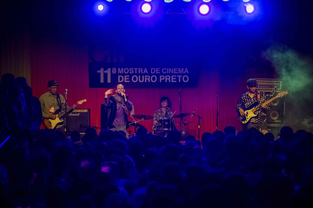 Cena do show de Marcelo Veronez - Não Sou Nenhum Roberto na 11ª CineOP - Foto: Jackson Romanelli/Universo Produção