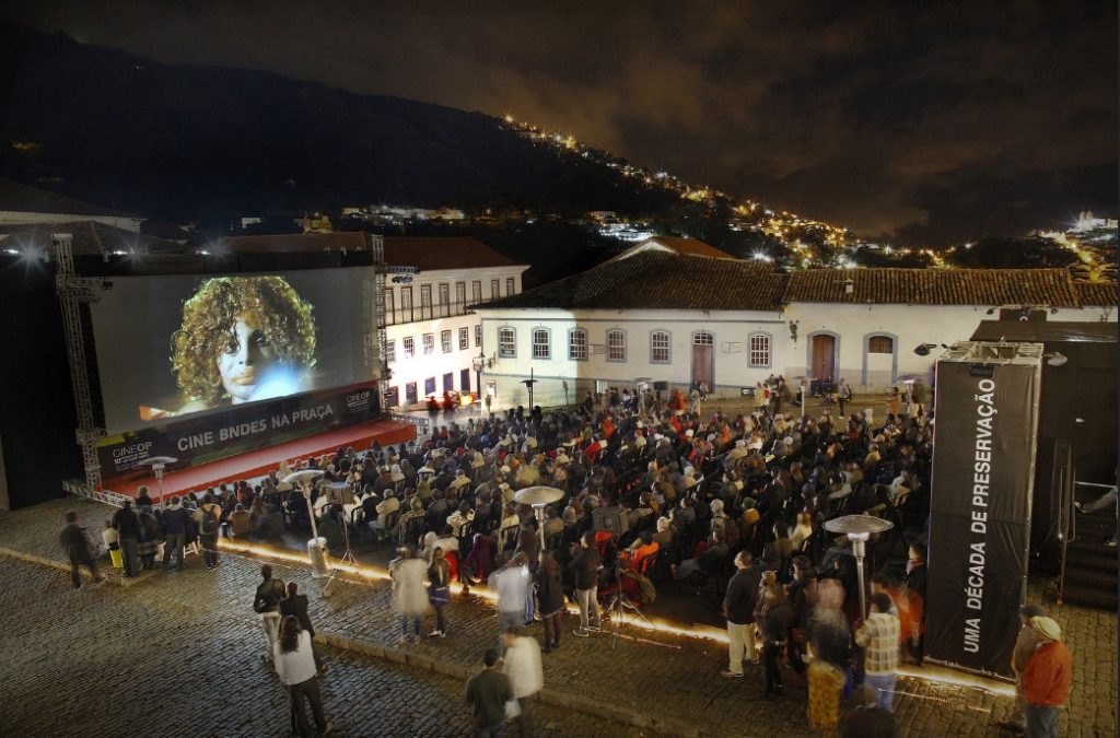 CineOP tem sessões de cinema grátis ao ar livre em Ouro Preto - Foto: Leo Lara/Universo Produção