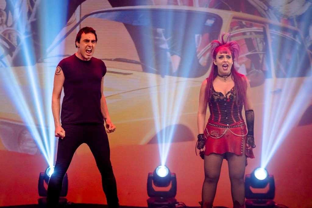 Alírio Neto e Lívia Dabarian fizeram número de We Will Rock You no encerramento da festa - Foto: Caio Gallucci/Divulgação