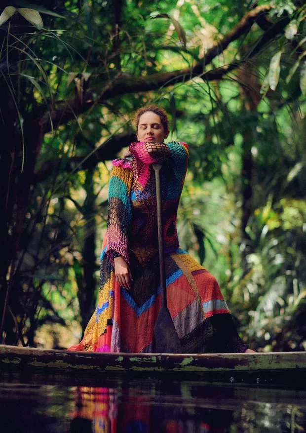 Márcia Novo em ensaio para a revista Vogue: Guardiã da Floresta - Foto: Hick Duarte/Vogue/Divulgação - Blog do Arcanjo 2021