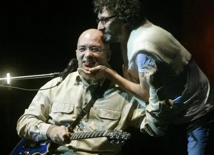 Herbert Vianna com Fito Paez: carreira consolidada na Argentina - Foto: Divulgação/Paralamas - Blog do Arcanjo 2021