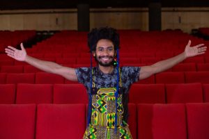O ator, dramaturgo e diretor Diego Summer pouco antes da estreia de Sertão Encantado no Teatro Gazeta - Foto: Edson Lopes Jr. - Blog do Arcanjo