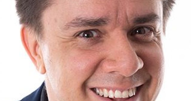 cropped-oscar-filho-alto-biografia-nao-autorizada-stand-up-foto-willian-abreu-divulgacao-blog-do-arcanjo.jpg