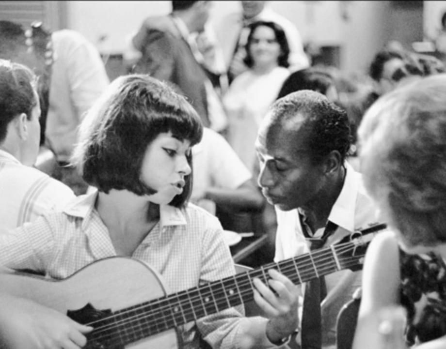 Nara Leão e Zé Kéti: ele compôs uma das canções mais emblemáticas da carreira dela, Opinião, nome do show que fizeram juntos em 1964 - Foto: Divulgação - Blog do Arcanjo