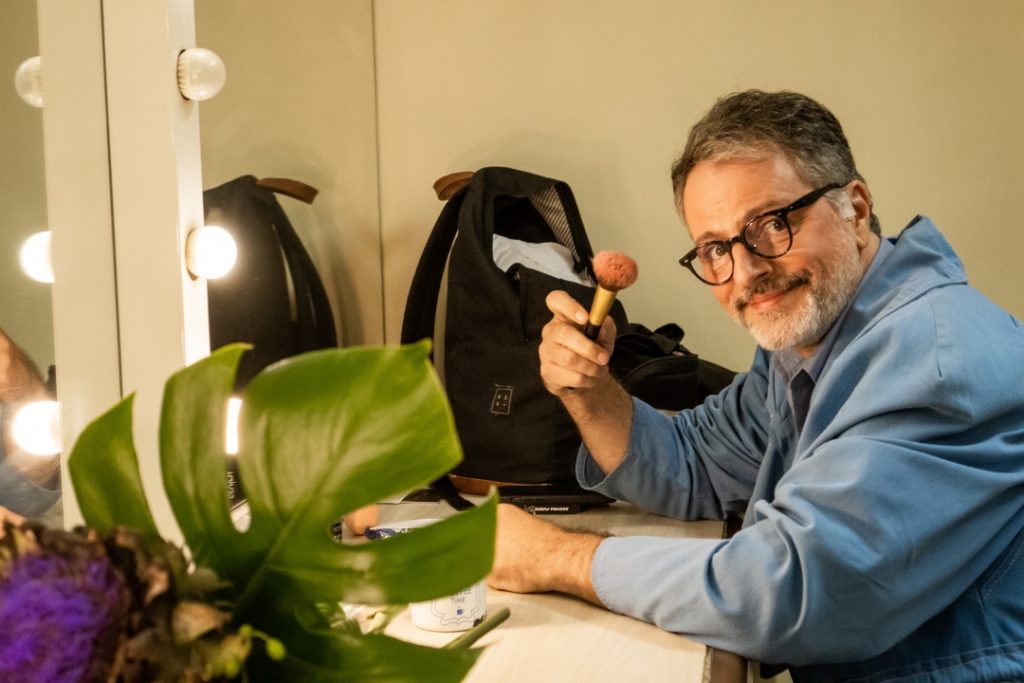 O ator Marcelo Várzea no camarim do Tucarena na estreia da peça Sede - Foto: Edson Lopes Jr. - Blog do Arcanjo