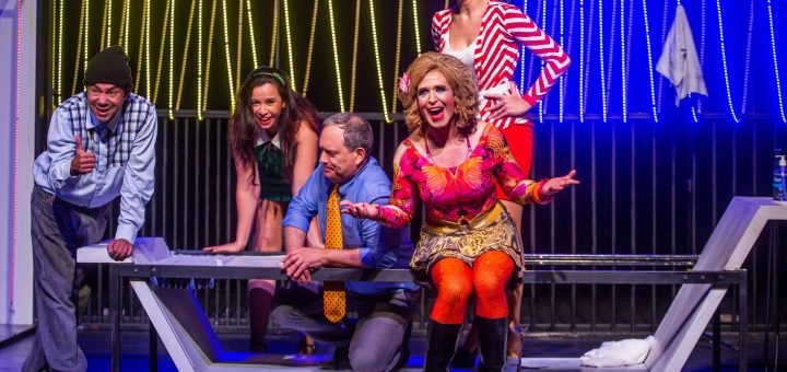 Os atores da peça A Banheira, primeira a voltar ao teatro presencial em São Paulo no Teatro Maria Della Costa - Foto: Edson Lopes Jr./Divulgação - Blog do Arcanjo