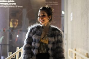 A atriz Fabi Bang no tapete vermelho do 8º Prêmio Bibi Ferreira - Foto: Bruno Poletti - Blog do Arcanjo