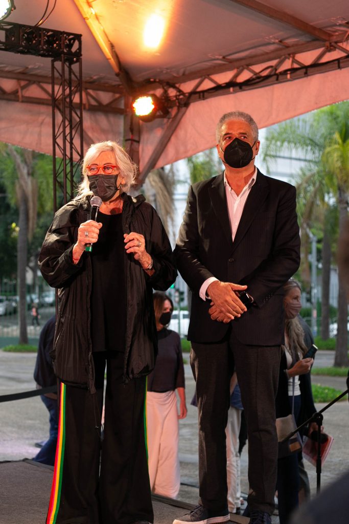 A artista Maria Bonomi e o presidente do Memorial da América Latina, Jorge Damião - Foto: Rafa Marques/Adaap - Blog do Arcanjo