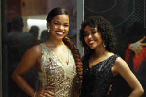 As atrizes Jeniffer Nascimento e Amanda Souza no tapete vermelho do 8º Prêmio Bibi Ferreira - Foto: Bruno Poletti - Blog do Arcanjo