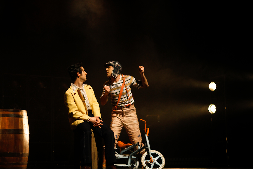 Fabiano Augusto e Mateus Ribeiro em número de Chaves - Um Tributo Musical no 8º Prêmio Bibi Ferreira - Foto: Bruno Poletti - Blog do Arcanjo