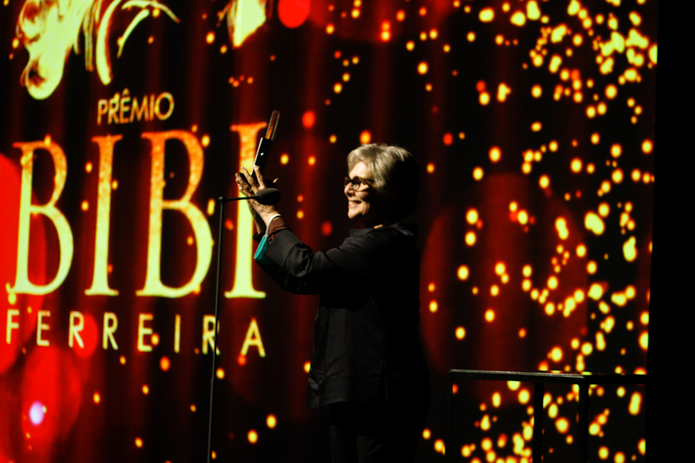 Irene Ravache vence como Melhor Atriz de Teatro Não-Musical no 8º Prêmio Bibi Ferreira - Foto: Bruno Poletti - Blog do Arcanjo