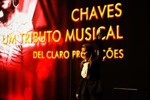 A produtora Adriana Del Claro vence Melhor Musical Brasileiro com Chaves - Um Tributo Musical no 8º Prêmio Bibi Ferreira - Foto: Bruno Poletti - Blog do Arcanjo