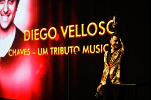 Diego Velloso venceu como Melhor Ator de Musicais pelo Kiko de Chaves - Um Tributo Musical, no 8º Prêmio Bibi Ferreira - Foto: Bruno Poletti - Blog do Arcanjo