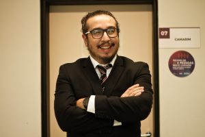 O idealizador e diretor Marllos Silva no camarim do 8º Prêmio Bibi Ferreira no Teatro Sérgio Cardoso - Foto: Bruno Poletti - Blog do Arcanjo