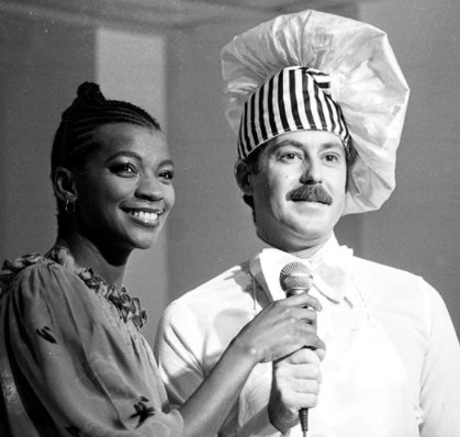 Zezé Motta e Edwin Luisi apresentam Show do Mês na Globo em 1981 - Foto: Nelson Di Rago/Globo - Blog do Arcanjo