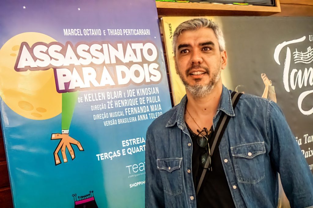 O fotógrafo Bob Sousa também esteve na estreia do musical Assassinato para Dois no Teatro das Artes - Foto: Edson Lopes Jr. - Blog do Arcanjo