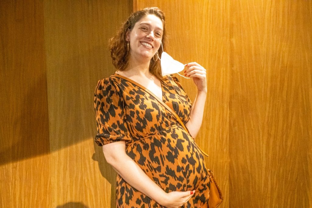 A atriz Mariana Gallindo, esposa do ator Marcel Octavio, acompanhou a estreia do musical Assassinato para Dois gravidíssima do pequeno Davi - Foto: Edson Lopes Jr. - Blog do Arcanjo