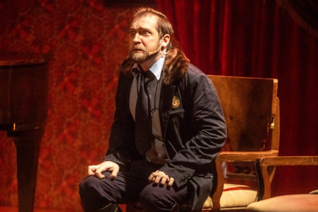 Thiago Perticarrari na estreia do musical Assassinato para Dois no Teatro das Artes - Foto: Edson Lopes Jr. - Blog do Arcanjo