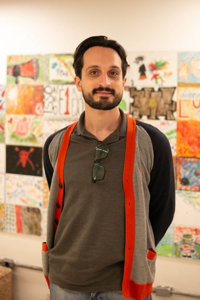 O jornalista e assessor de imprensa Leandro Lel Lima aplaudiu estreia de Avoapé, na reabertura da Sala Alberto Guzik na SP Escola de Teatro - Foto: Rafa Marques/Adaap - Blog do Arcanjo