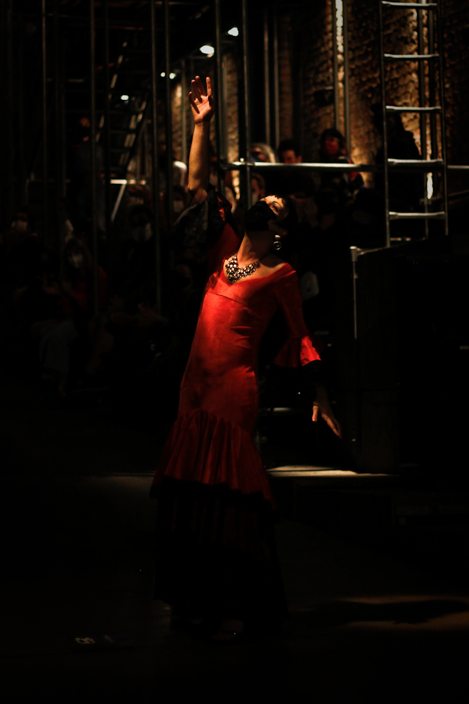 A drag Kaëka Tchëka, criação de Kael Studart, na abertura de Paranoia no Teatro Oficina - Foto: Bruno Poletti - Blog do Arcanjo