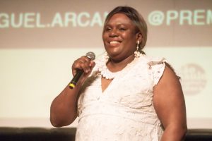 Clodd Dias, atriz vencedora em Streaming TV por Manhãs de Setembro, no Prêmio Arcanjo de Cultura 2021 no Theatro Municipal de São Paulo - Foto Edson Lopes Jr. - Blog do Arcanjo