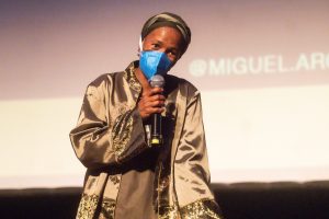 Beth Beli, fiundadora do bloco Ilu Obá De Min, vencedor em Especial no Prêmio Arcanjo de Cultura 2021 no Theatro Municipal de São Paulo - Foto Edson Lopes Jr. - Blog do Arcanjo
