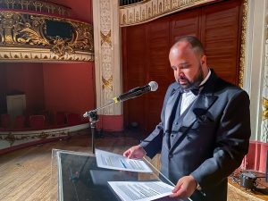 O idealizador Miguel Arcanjo Prado no Prêmio Arcanjo de Cultura 2021 no Theatro Municipal de São Paulo - Foto Edson Lopes Jr. - Blog do Arcanjo