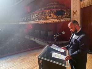 O idealizador Miguel Arcanjo Prado no Prêmio Arcanjo de Cultura 2021 no Theatro Municipal de São Paulo - Foto Edson Lopes Jr. - Blog do Arcanjo