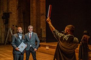 Miguel Arcanjo Prado, Bob Sousa e Rafa Marques no Pêmio Arcanjo de Cultura no Theatro Municipal de São Paulo - Foto Edson Lopes Jr. - Blog do Arcanjo