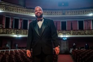 Miguel Arcanjo Prado, jurado de Dança, Teatro e Especial e presidente do júri do Pêmio Arcanjo de Cultura no Theatro Municipal de São Paulo - Foto Edson Lopes Jr. - Blog do Arcanjo