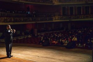 Miguel Arcanjo Prado no Prêmio Arcanjo de Cultura 2021 no Theatro Municipal de São Paulo - Foto: Edson Lopes Jr. - Blog do Arcanjo