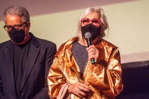 João Damião, presidente do Memorial da América Latina, e Maria Bonomi, artista vencedora em Artes Visuais do Prêmio Arcanjo de Cultura 2021 no Theatro Municipal de São Paulo - Foto: Edson Lopes Jr. - Blog do Arcanjo