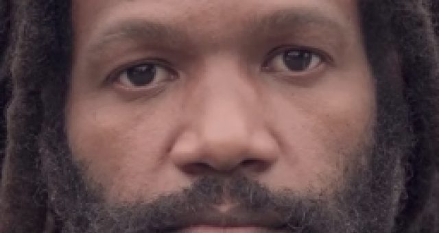 cropped-raphael-sales-sai-de-mim-ano-ruim-clipe-divulgacao.jpg