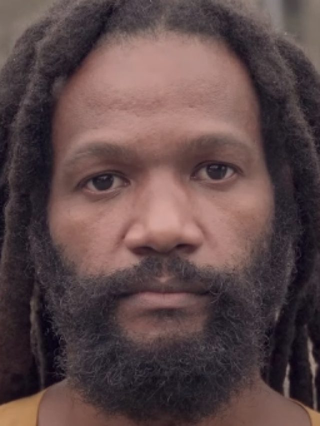cropped-raphael-sales-sai-de-mim-ano-ruim-clipe-divulgacao.jpg