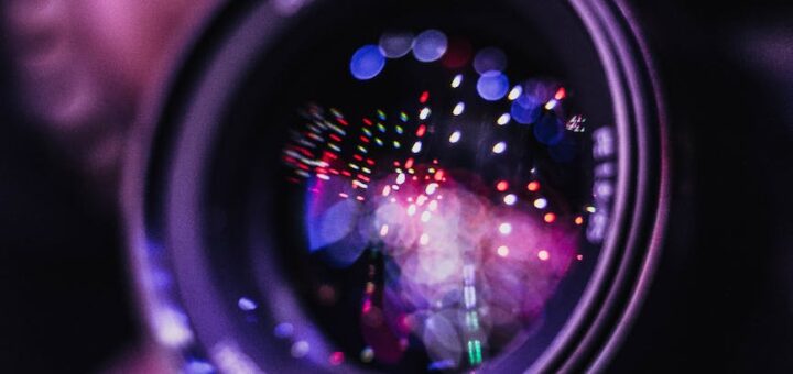 focus photo of camera lens