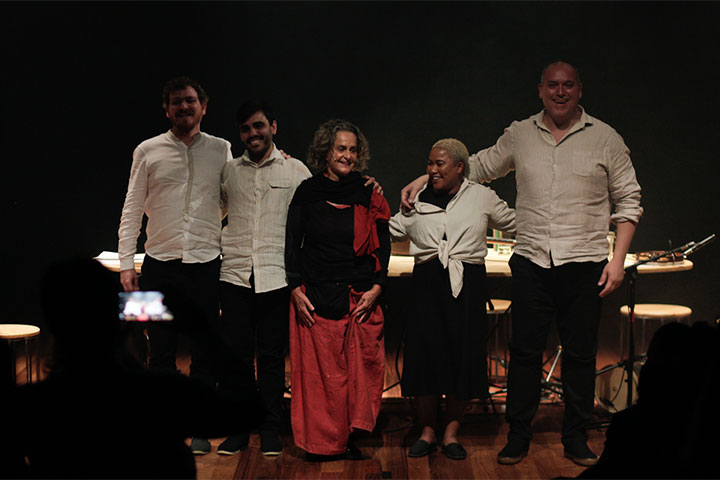 Regina Braga e os excelentes músicos recebem chuva de aplausos - Foto: Bruno Poletti – Blog do Arcanjo