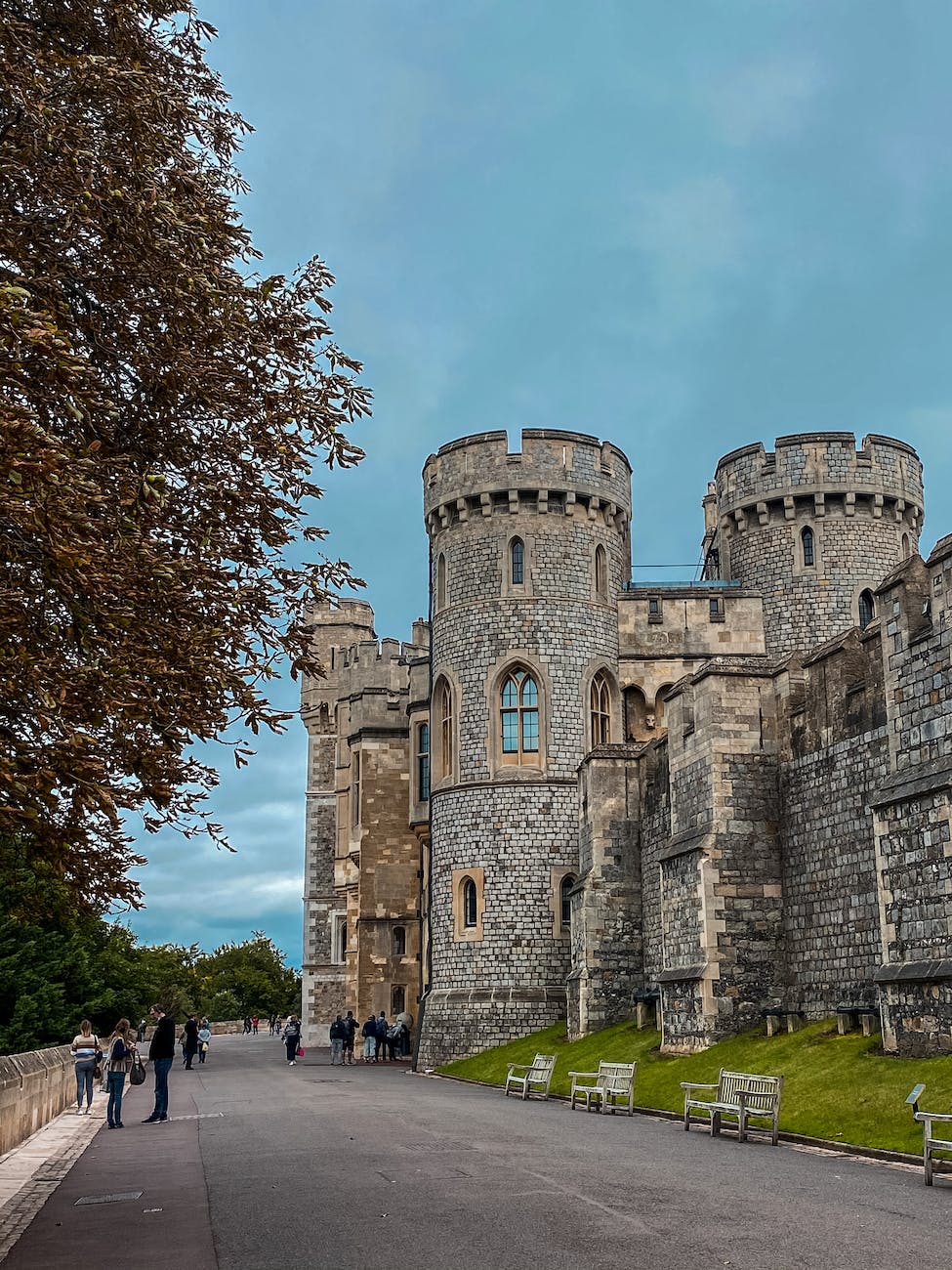 people visiting the windsor castle in england