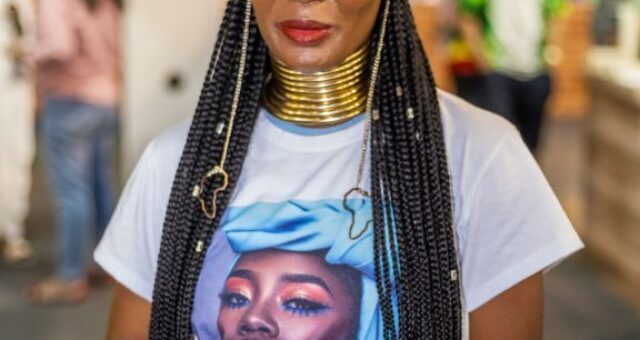 cropped-20221118_II_EXPO_DIA_CONSCIENCIA_NEGRA_Kelly-a-limah-empreendedora_ELJ-7107.jpg