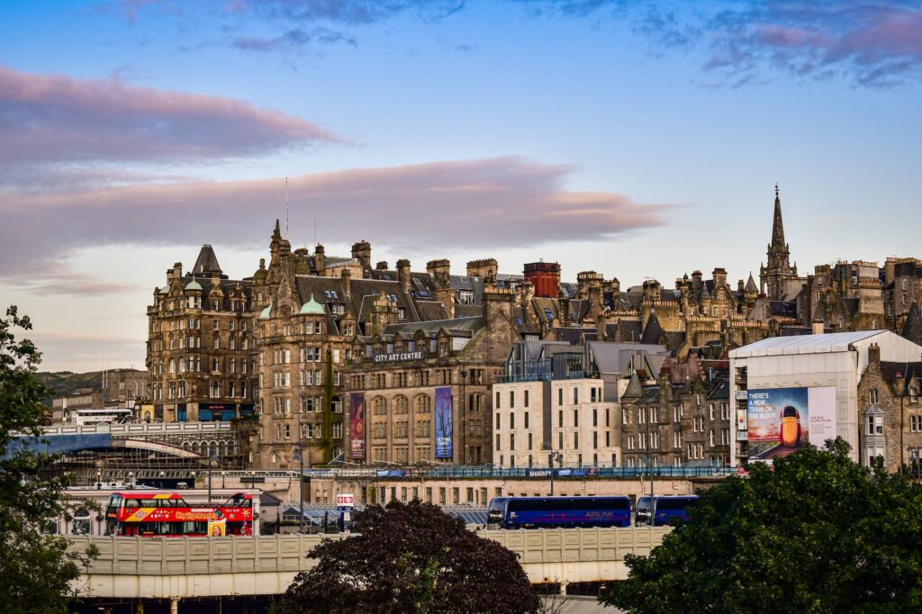 a scenic view of buildings in edinburgh