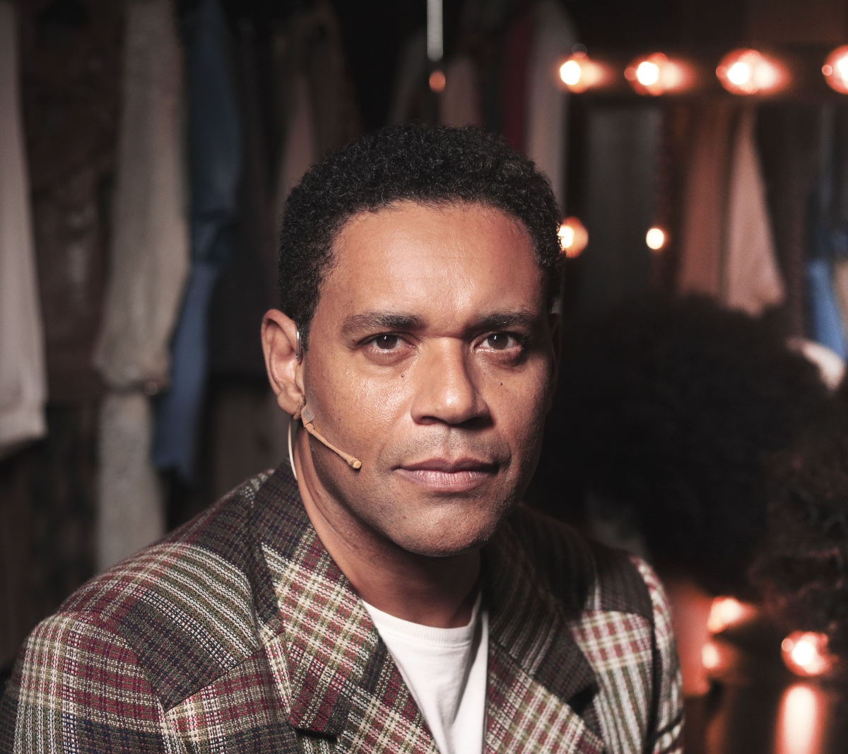 Ray Você Não Me Conhece estreia sob fortes aplausos no Teatro B32 com