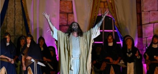 Grupo Lanteri inova com cenas inéditas na 48ª encenação da Paixão de Cristo em Curitiba