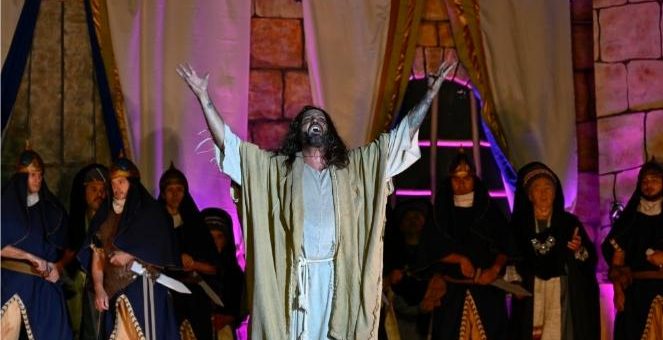 Grupo Lanteri inova com cenas inéditas na 48ª encenação da Paixão de Cristo em Curitiba